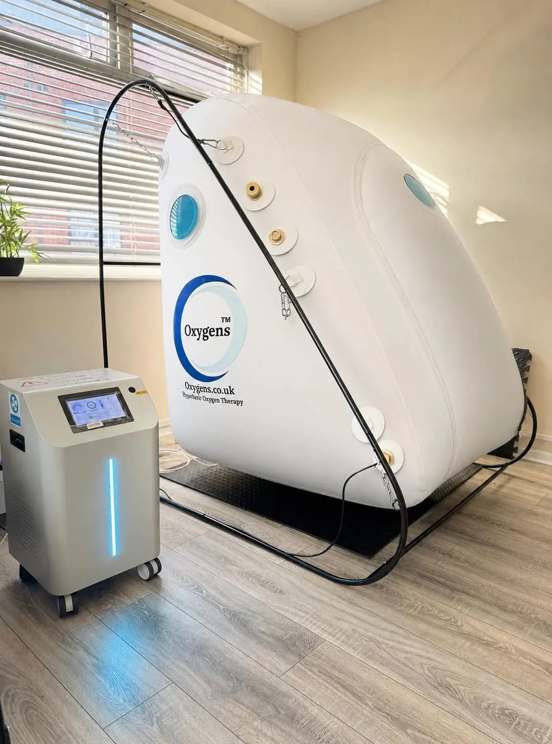 hyperbaric-chamber white- beauty clinic Weybridge